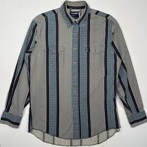 Vintage 1980’s Wrangler Cowboy Cut Regular Fit Western Button Front Shirt